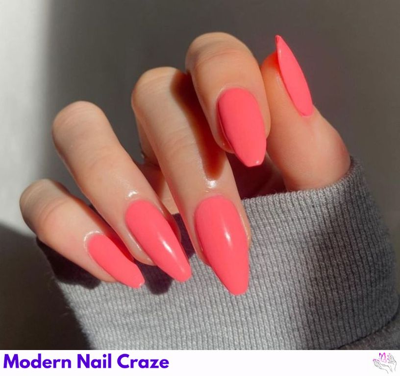 Coral almond nails have a peach-pink tone, which is summery and fresh.