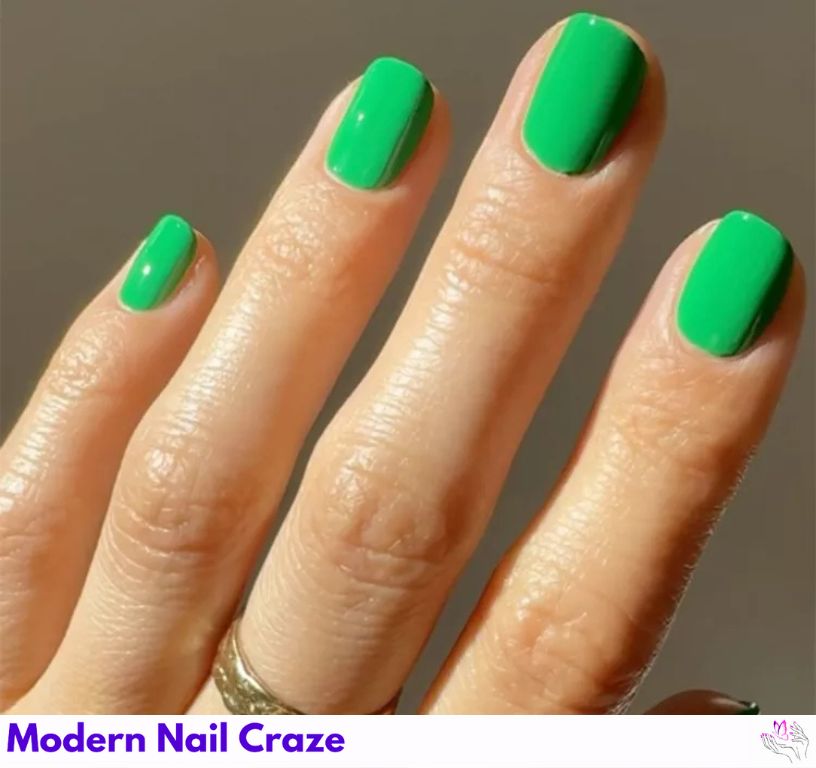 Gorgeous Green Nails