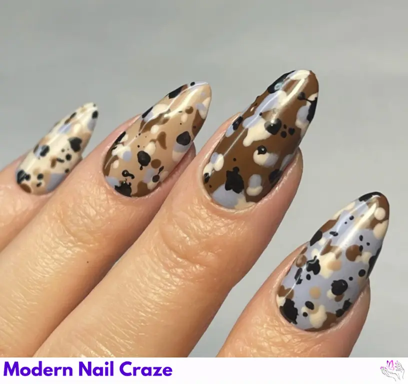 Bold tortoiseshell abstract nail designs in brown, black, and gold for a creative and fashionable look.