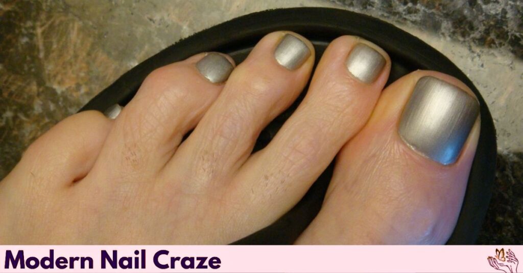 Minimalist Silver Stripe Toenails