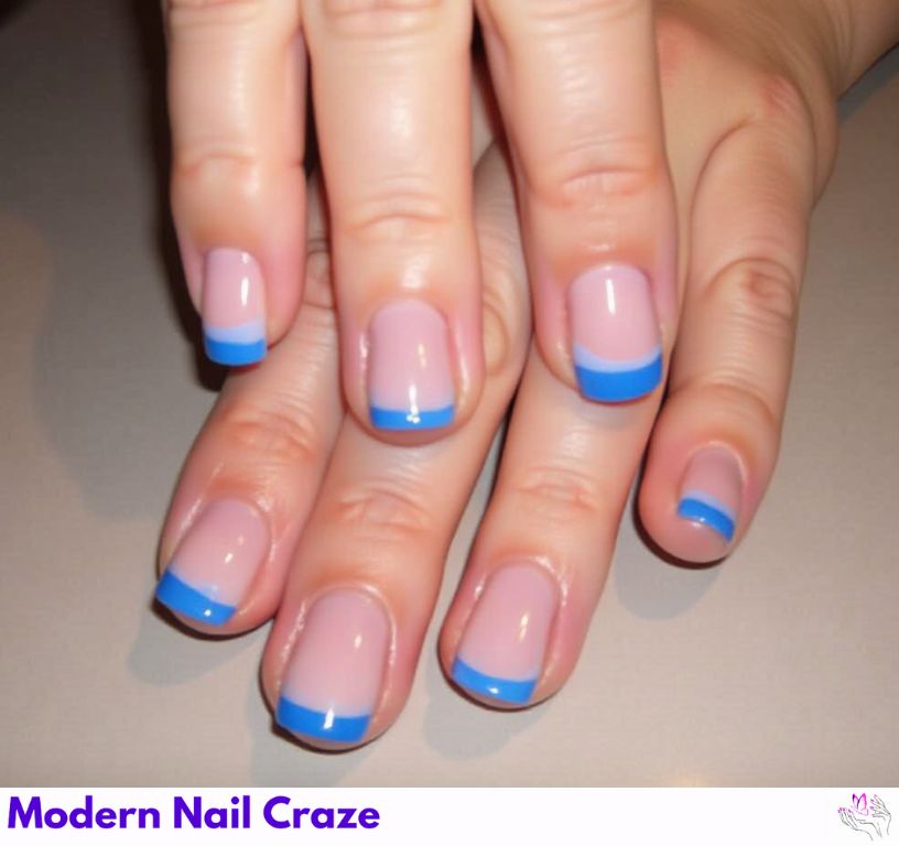 Minimalist short blue French nails square for an everyday chic look.