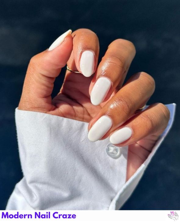 Crisp solid white nails for a clean aesthetic.