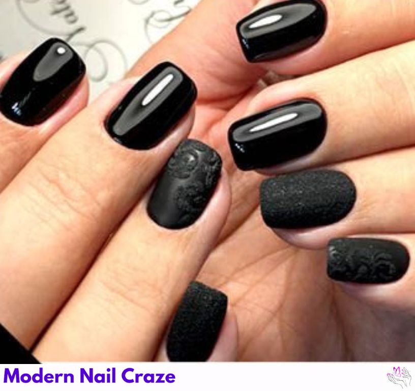 Glossy and matte matte black nails with design combo.