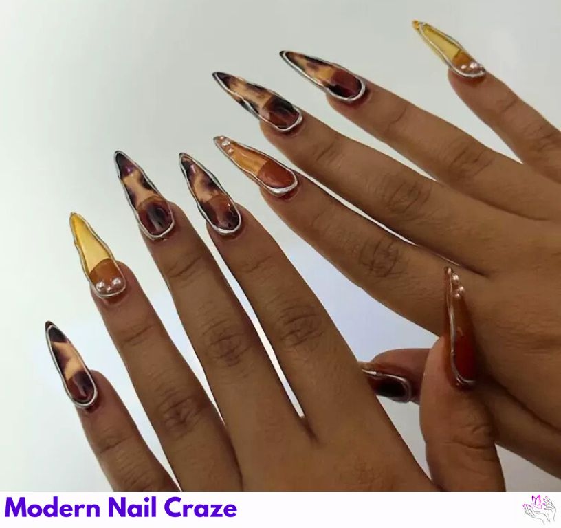 Glossy leopard print nails with syrupy gradient undertone.