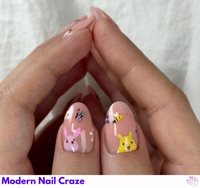 Minimal Pooh Tips – Simple Pooh face at the tips on an otherwise clear nail.