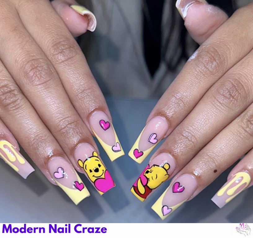 Ready-to-Wear Pooh Nail Set – Press-on kit with honey bee, Pooh, and balloon designs.